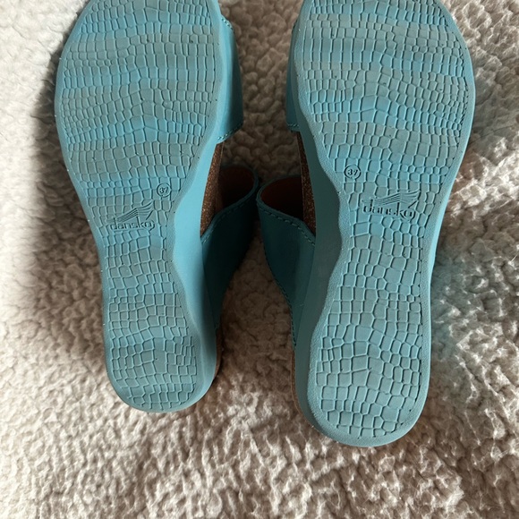 Dansko Blue and Tan Sandals Sleek Leather Design - Picture 6 of 6